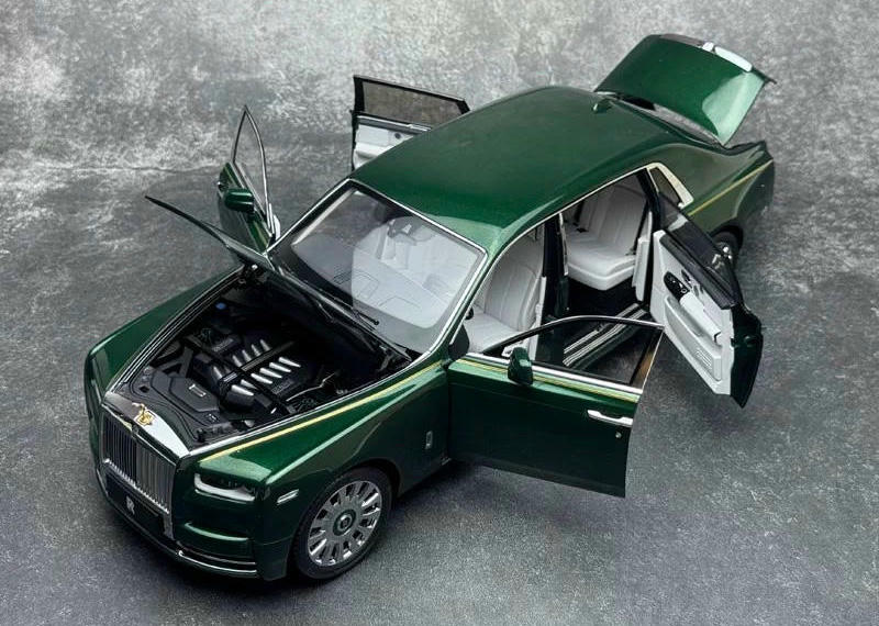 OEM 1:18 Rolls-Royce Phantom VIII Diecast Model