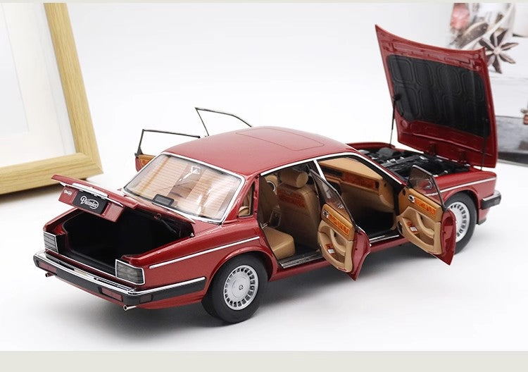 Jaguar Daimler XJ6 (XJ40) – 1:18 Diecast Model by Almost Real (Limited to 1,008 Units – Collector’s Edition)（XJ40）