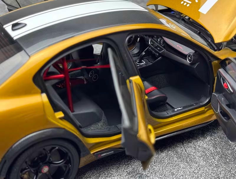 MotorHelix 1:18 Alfa Romeo Giulia GTAm Alloy Diecast Model