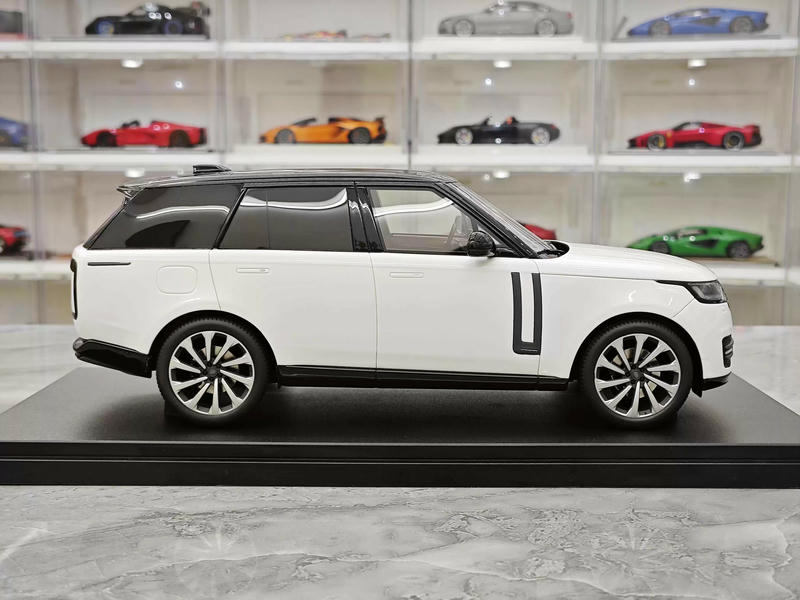 GT Spirit 1:18 Range Rover P530 Resin Model — GT533