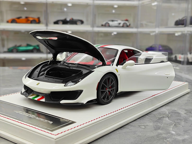 Dino Model 1:18 Ferrari 488 Pista Resin (Fully Open) Model
