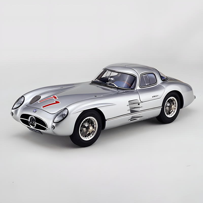 CMC 1:18 Mercedes-Benz 300 SLR 1955 Uhlenhaut Coupe Diecast Model – Silver (M-244 / M-245)