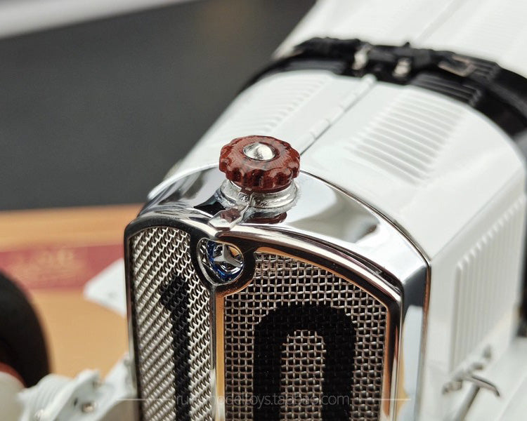 CMC Mercedes-Benz SSKL 1931 “White Elephant” No.10 M-188 1:18 Diecast Model Car