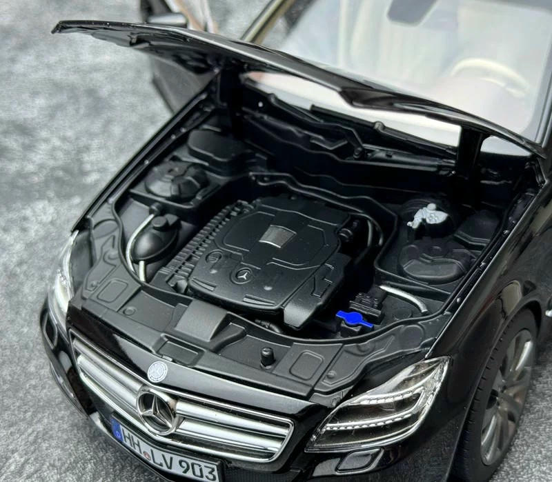 Norev 1:18 Mercedes-Benz CLS-Class Coupe (C218) 2011 Diecast Model