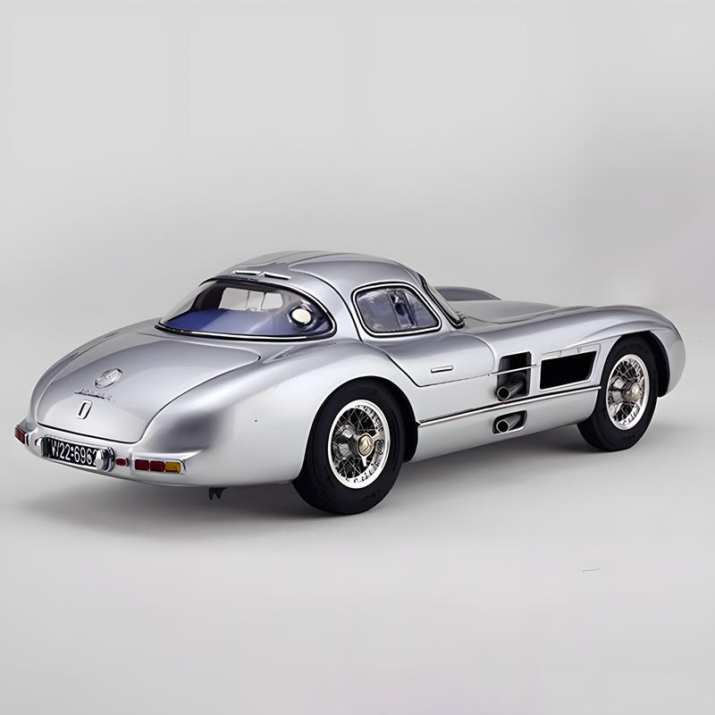 CMC 1:18 Mercedes-Benz 300 SLR 1955 Uhlenhaut Coupe Diecast Model – Silver (M-244 / M-245)