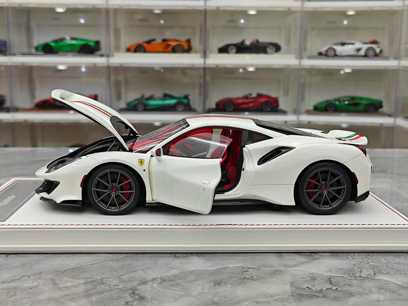 Dino Model 1:18 Ferrari 488 Pista Resin (Fully Open) Model