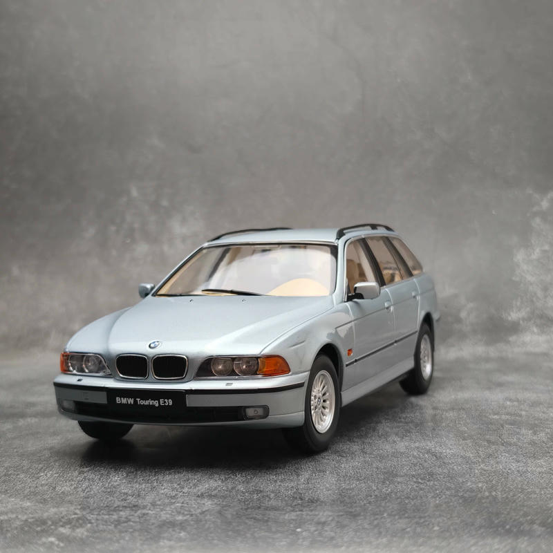 Triple9 1:18 BMW 5 Series Touring (E39) 1998 Diecast Model