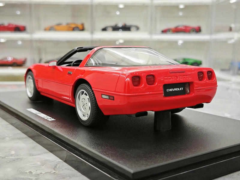 GT Spirit Chevrolet Corvette C4 1995 1:18 Resin Model Car
