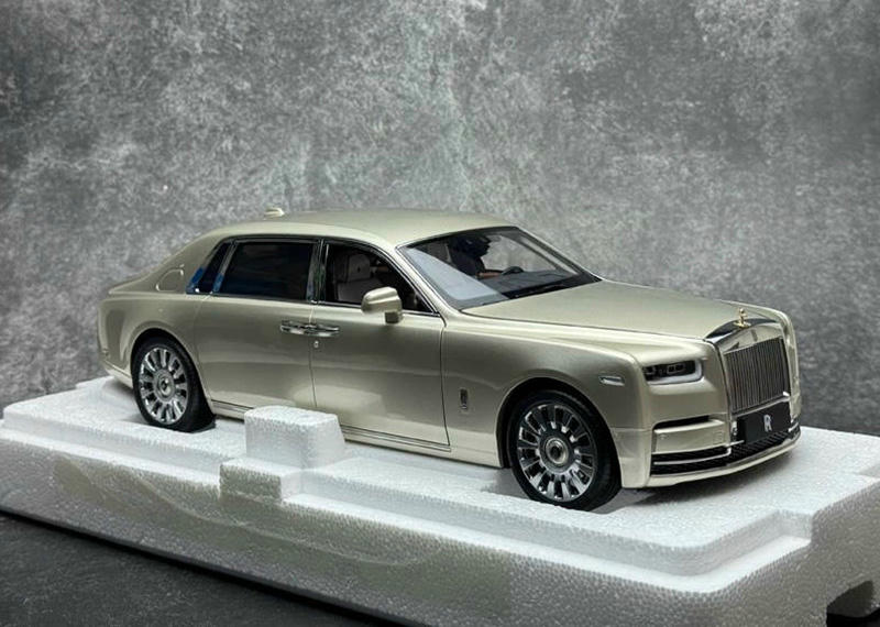 OEM 1:18 Rolls-Royce Phantom VIII Diecast Model