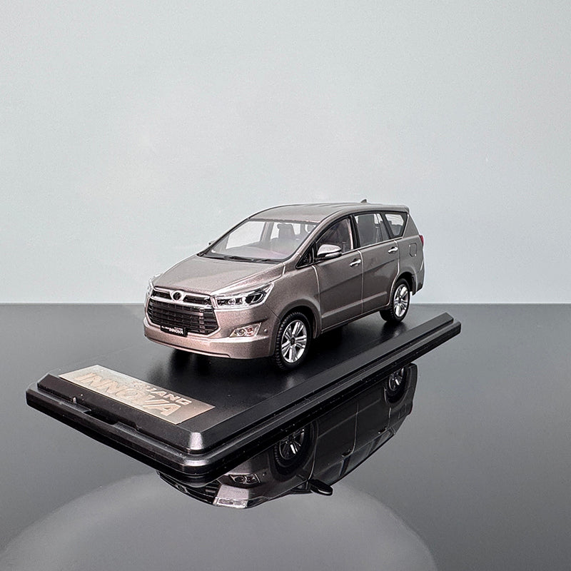 Toyota INNOVA MPV 1:32 Diecast Model – Premium Closed Body Collectible