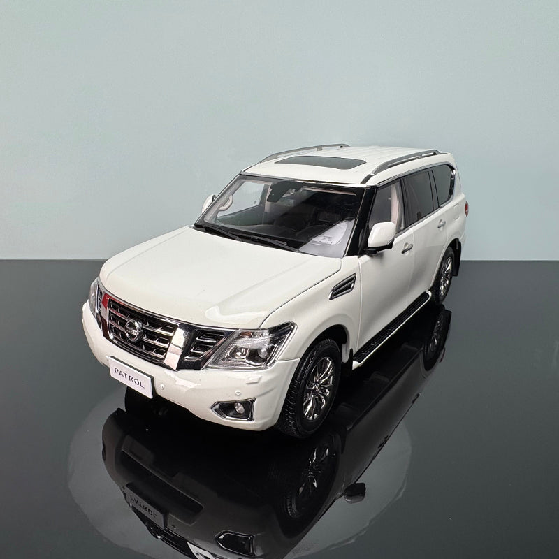 Nissan Patrol Y62 1:18 Diecast Model – Fully Interactive Collectible