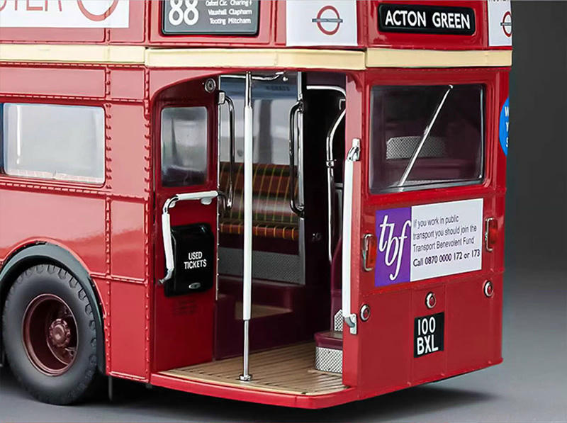 SunStar 1:24 London Double-Decker Bus Diecast Model Car
