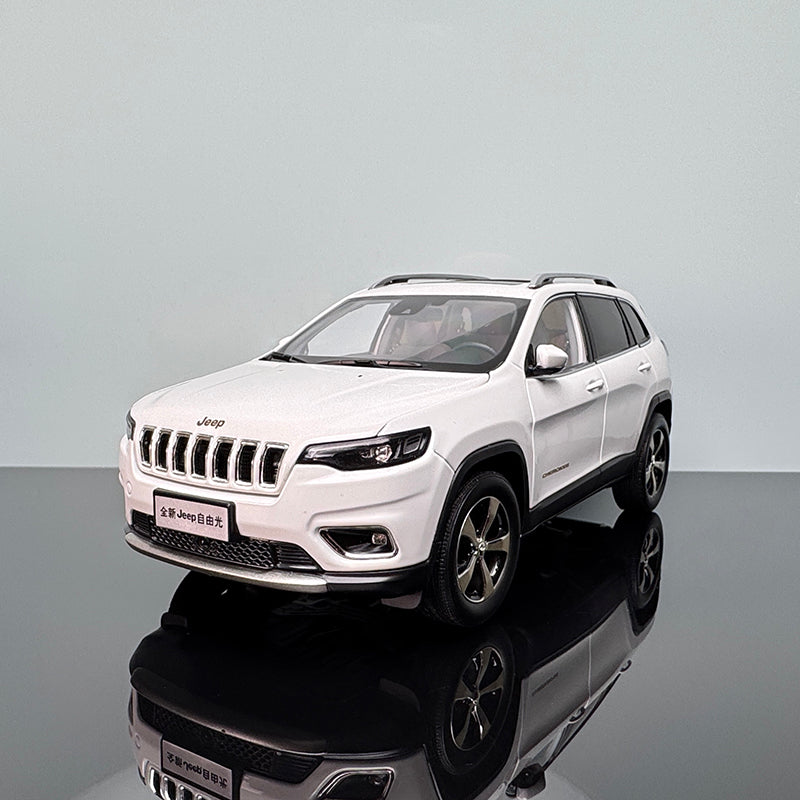 GAC Fiat Chrysler New Jeep Cherokee 1:18 Diecast Model – Fully Interactive Collectible