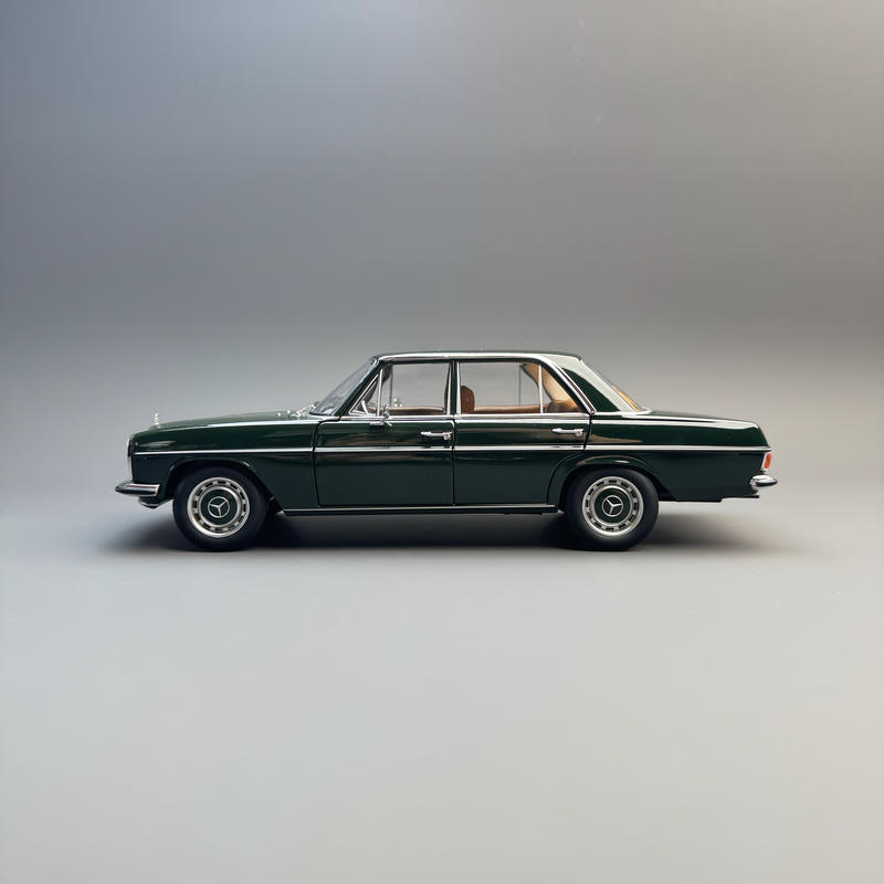 Norev Mercedes-Benz 200 W115 1968 1:18 Diecast Model Car – Green