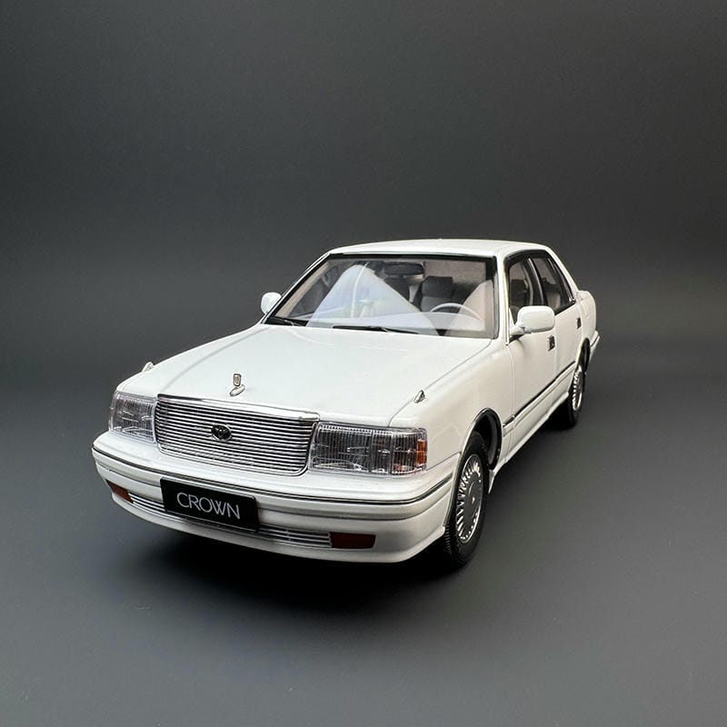 1:18 Scale Toyota Crown 155 Diecast Model Car – Alloy Build with Opening Doors, Hood, Trunk &amp; Functional Steering