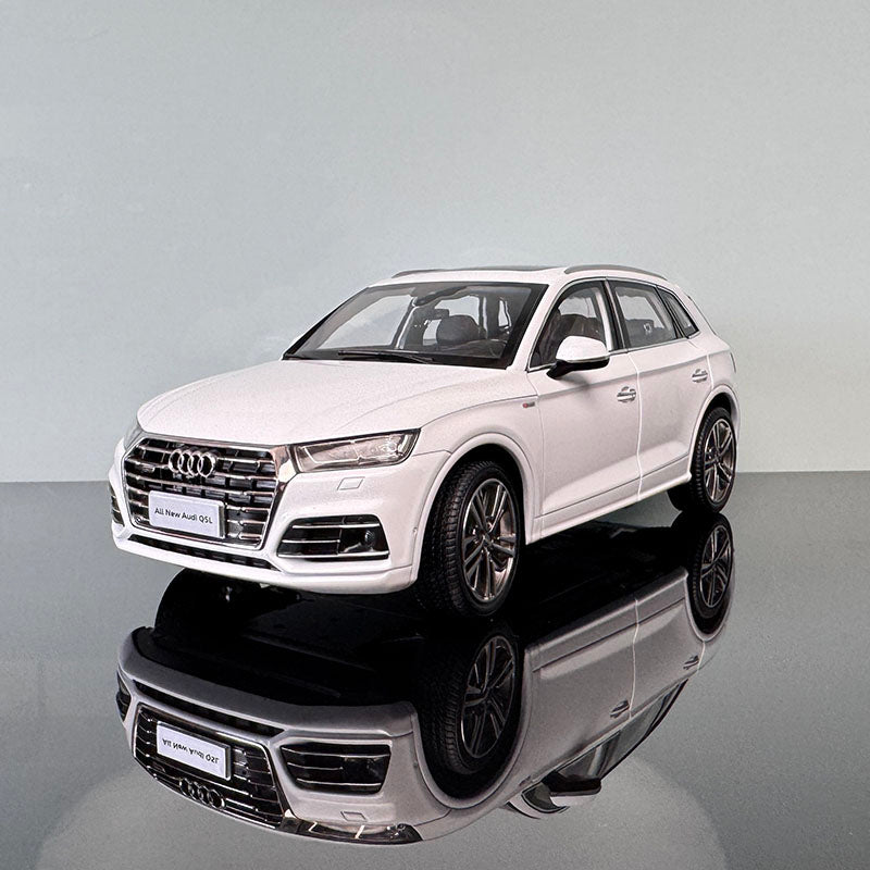 Original 1:18 Audi Q5 Diecast Model – Premium White Collectible