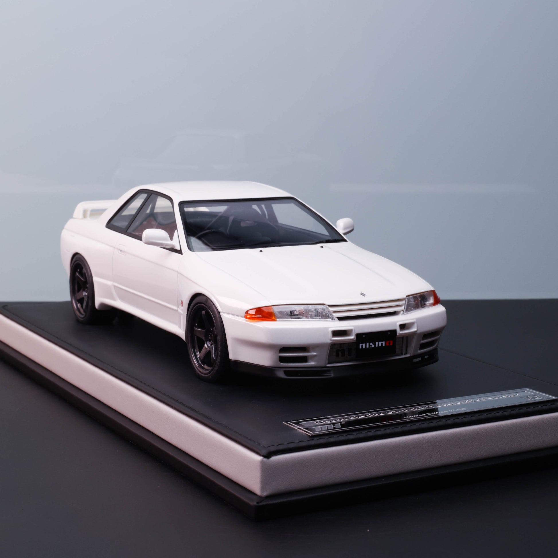 MOTORHELIX 1:18 Nissan Skyline GT-R (R32) Custom – Limited Resin Model (Gunmetal Grey)