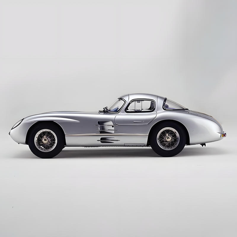 CMC 1:18 Mercedes-Benz 300 SLR 1955 Uhlenhaut Coupe Diecast Model – Silver (M-244 / M-245)
