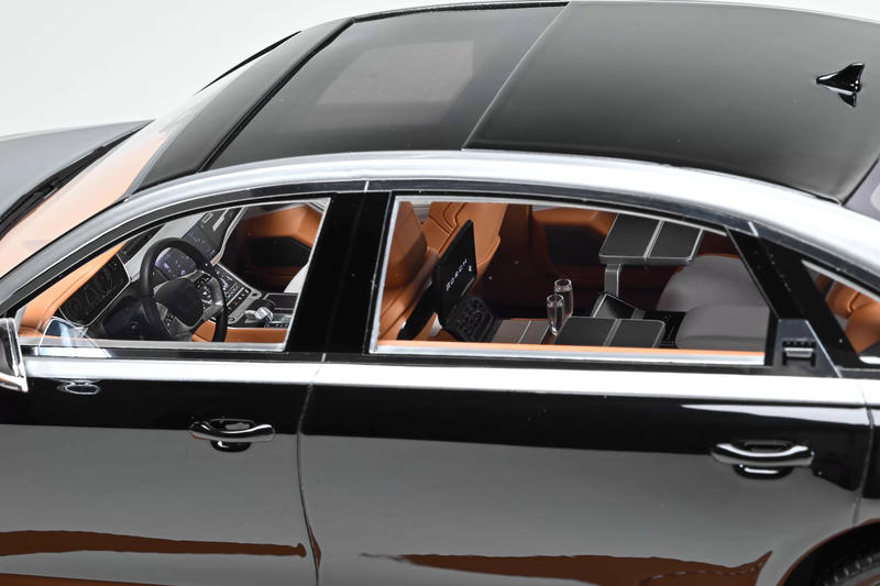 Vehicle Art 1:18 Mercedes-Benz Audi A8L Horch Resin Model