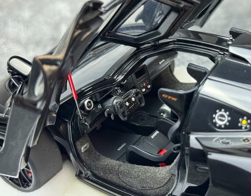 AUTOart 1:18 McLaren Senna GTR Diecast Model