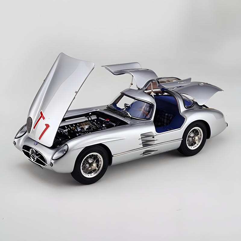 CMC 1:18 Mercedes-Benz 300 SLR 1955 Uhlenhaut Coupe Diecast Model – Silver (M-244 / M-245)