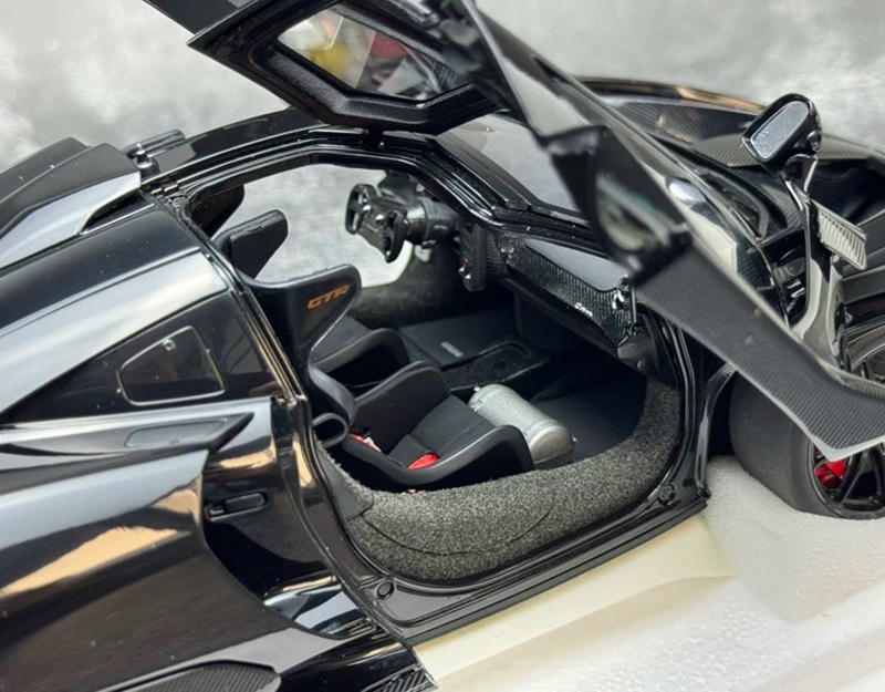 AUTOart 1:18 McLaren Senna GTR Diecast Model