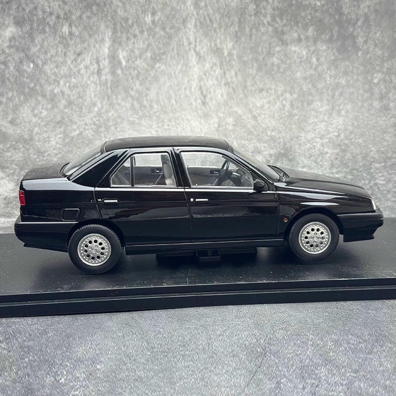 Alfa Romeo 155 Carabinieri 1996 1:18 KK Diecast Model Car