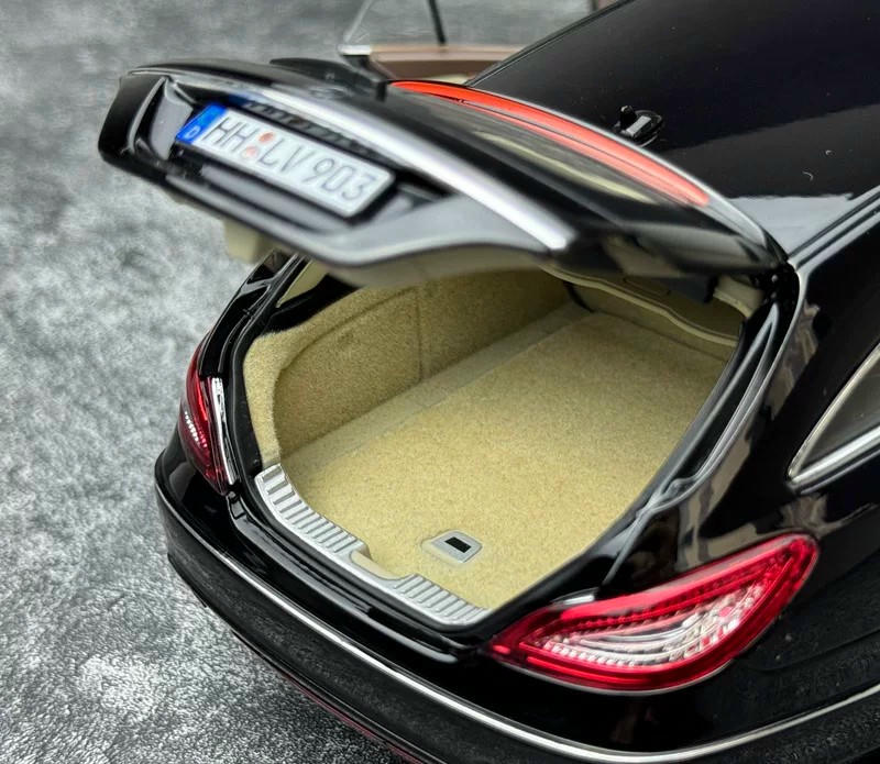 Norev 1:18 Mercedes-Benz CLS-Class Coupe (C218) 2011 Diecast Model