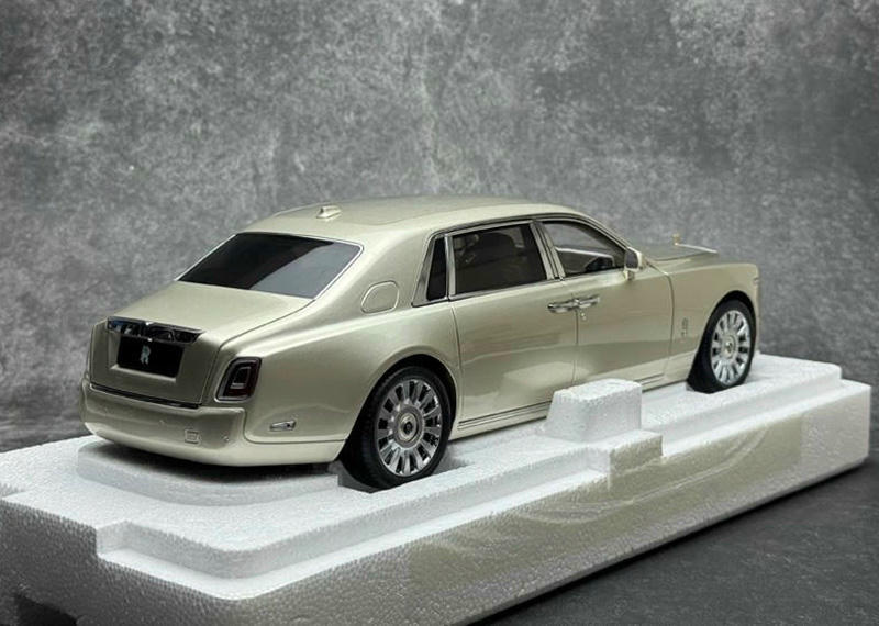 OEM 1:18 Rolls-Royce Phantom VIII Diecast Model