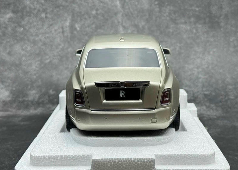 OEM 1:18 Rolls-Royce Phantom VIII Diecast Model