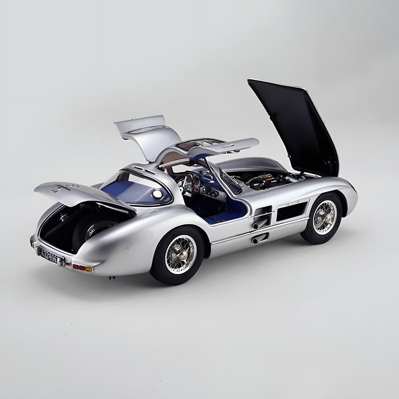 CMC 1:18 Mercedes-Benz 300 SLR 1955 Uhlenhaut Coupe Diecast Model – Silver (M-244 / M-245)