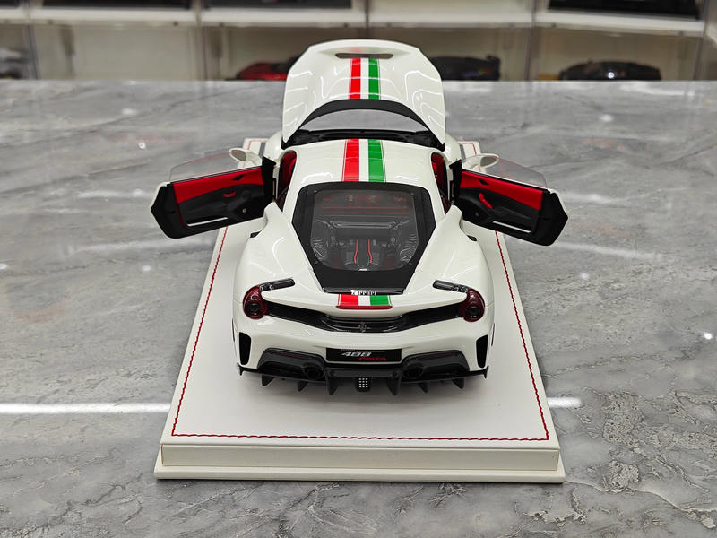 Dino Model 1:18 Ferrari 488 Pista Resin (Fully Open) Model