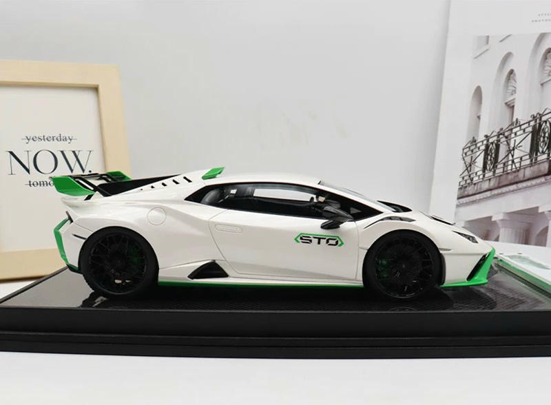 IVY Lamborghini Huracan STP 1:18 Resin Model Car