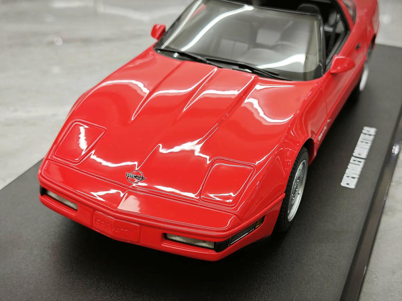 GT Spirit Chevrolet Corvette C4 1995 1:18 Resin Model Car