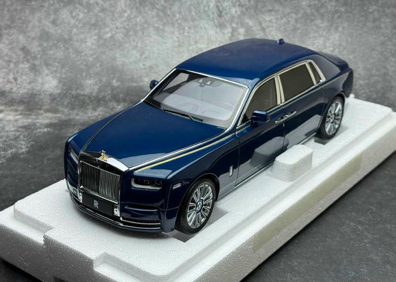 OEM 1:18 Rolls-Royce Phantom VIII Diecast Model