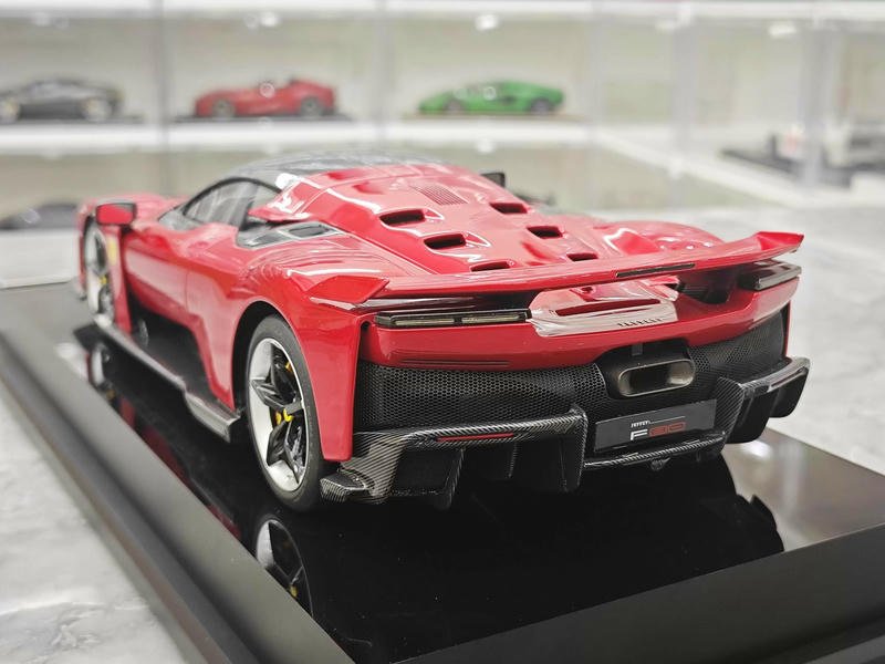 Amalgam 1:18 Ferrari F80 Resin Model Car