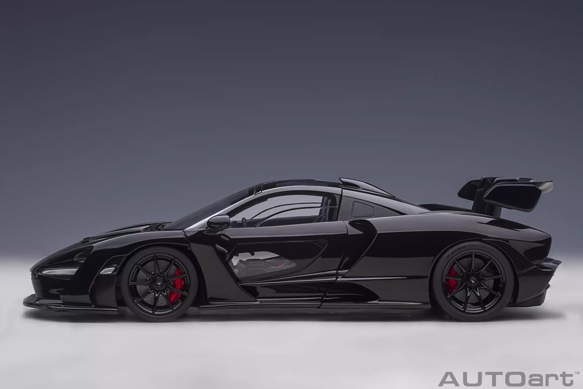 AUTOart McLaren Senna – 1:18 Scale Alloy Model (Functional Doors, Rear Wing, and Steering Linkage)（76076）