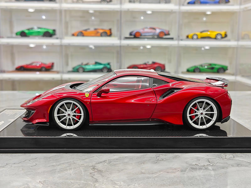 Dino Model 1:18 Ferrari 488 Pista Resin (Fully Open) Model
