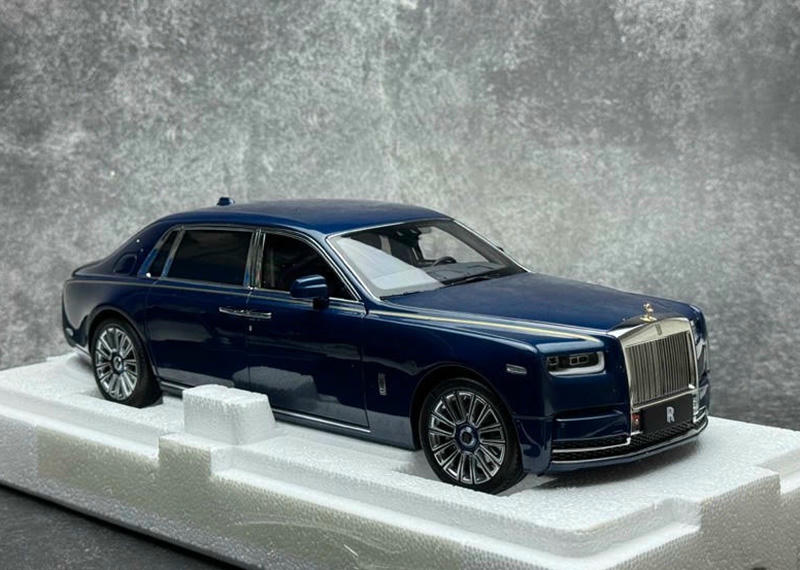 OEM 1:18 Rolls-Royce Phantom VIII Diecast Model