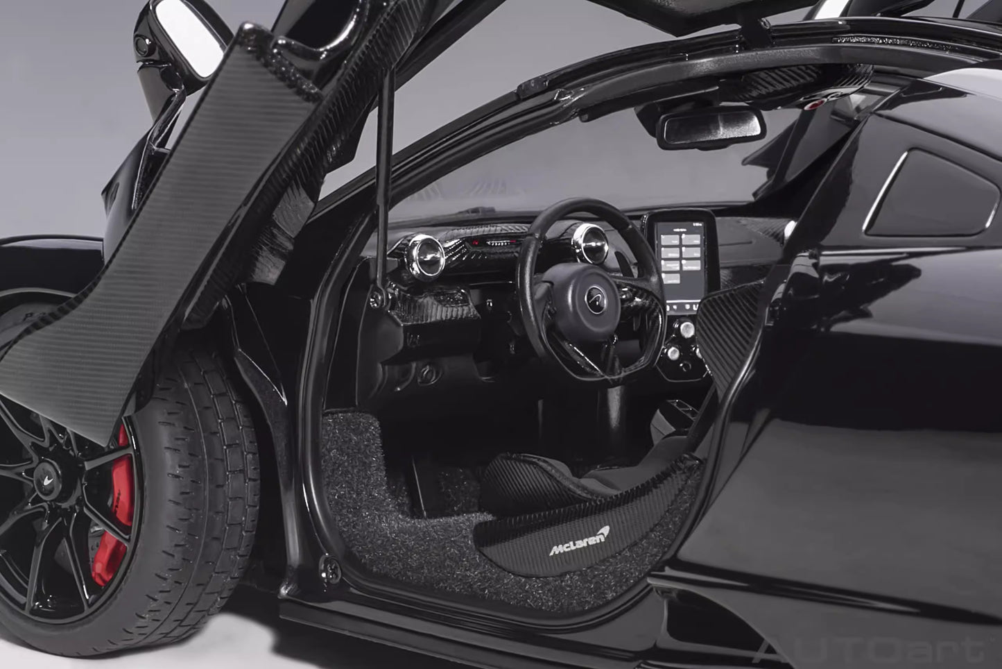 AUTOart McLaren Senna – 1:18 Scale Alloy Model (Functional Doors, Rear Wing, and Steering Linkage)（76076）