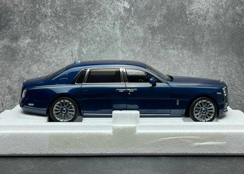 OEM 1:18 Rolls-Royce Phantom VIII Diecast Model