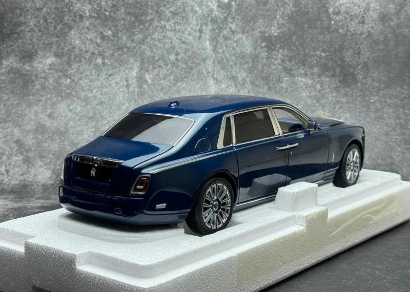 OEM 1:18 Rolls-Royce Phantom VIII Diecast Model