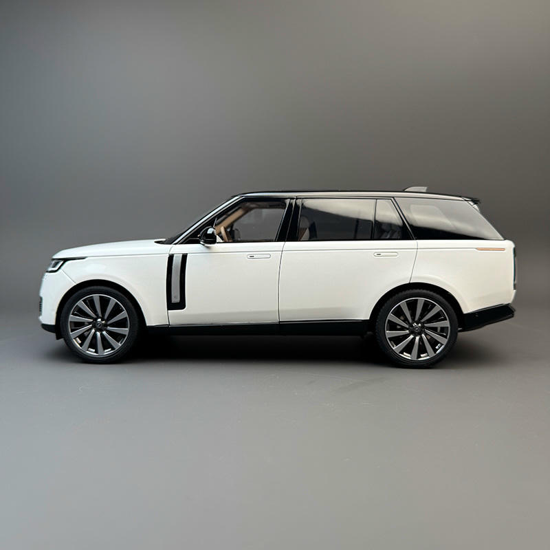 LCD 1:18 Land Rover Range Rover SV 2022 Long Wheelbase Diecast Car