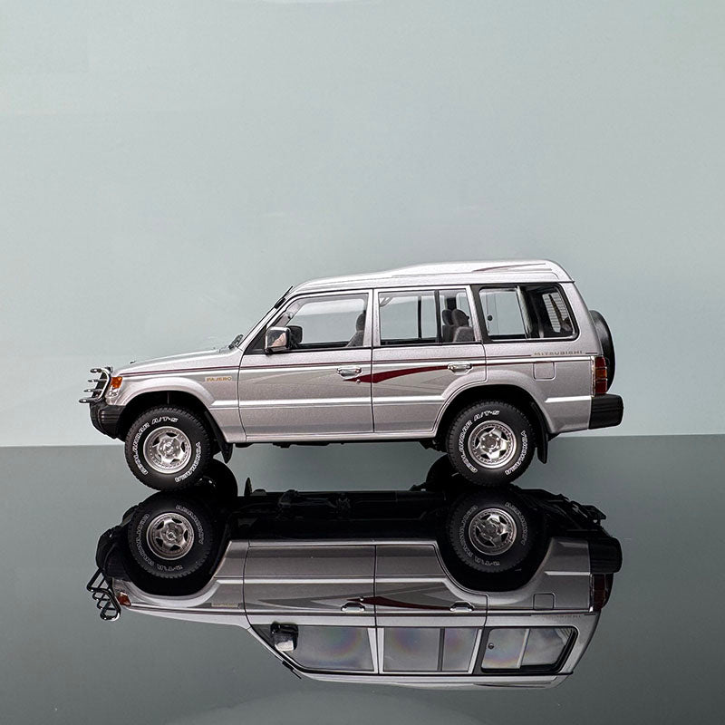 Limited Edition Mitsubishi Pajero Diecast Model – 1:18 Scale Collectible