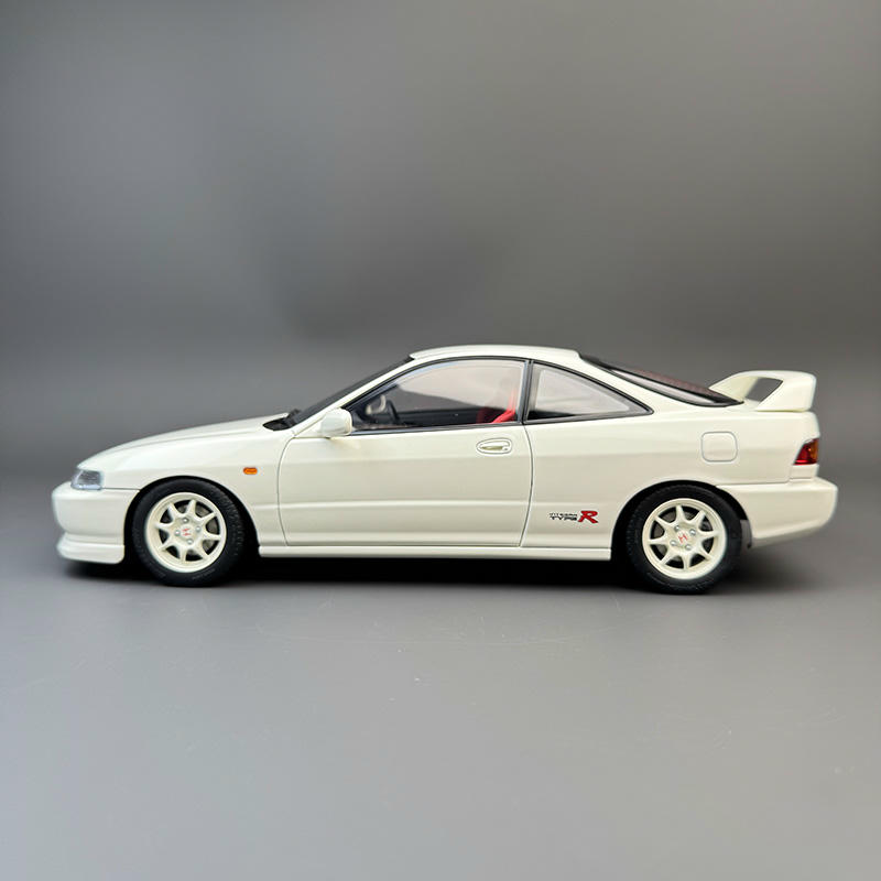 MotorHelix 1:18 Honda Integra Type-R DC2 Diecast Car