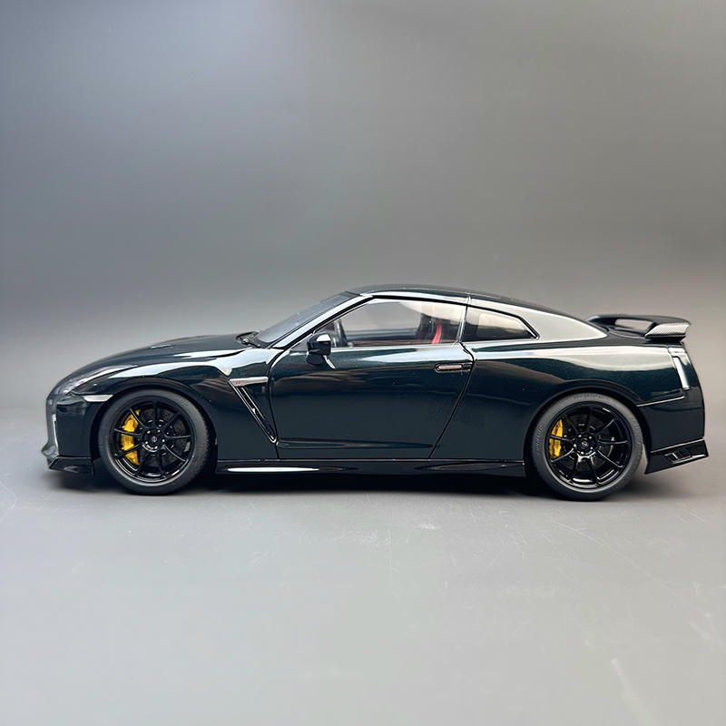 MotorHelix 1:18 Nissan GT-R R35 Diecast Model Car – Midnight Purple