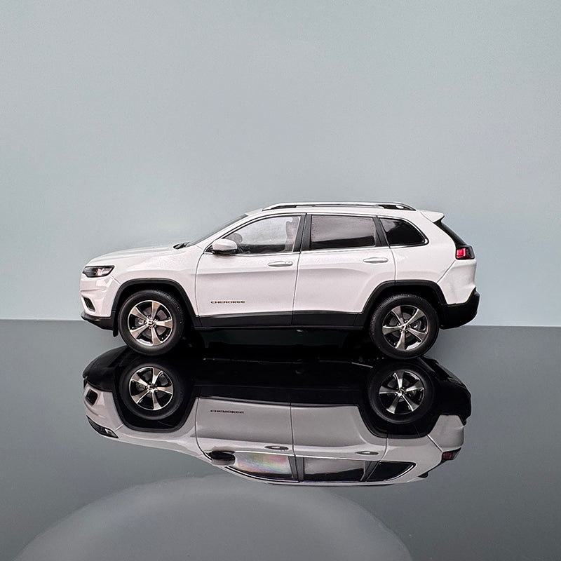 GAC Fiat Chrysler New Jeep Cherokee 1:18 Diecast Model – Fully Interactive Collectible