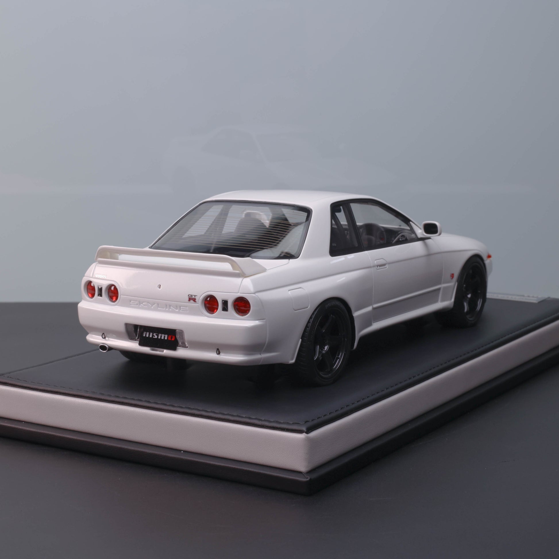 MOTORHELIX 1:18 Nissan Skyline GT-R (R32) Custom – Limited Resin Model (Gunmetal Grey)