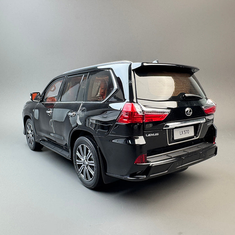 LCD 1:18 Lexus LX570 diecast model