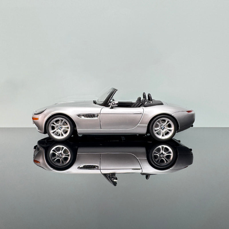Kyosho BMW Z8 1:18 Scale Alloy Diecast Model – Interactive Collectible